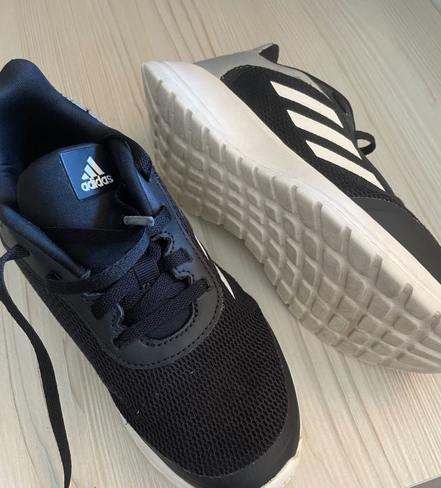 Маратонки за момче adidass