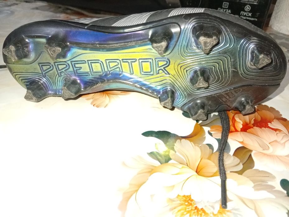 Продаю бутсыAdidas predator