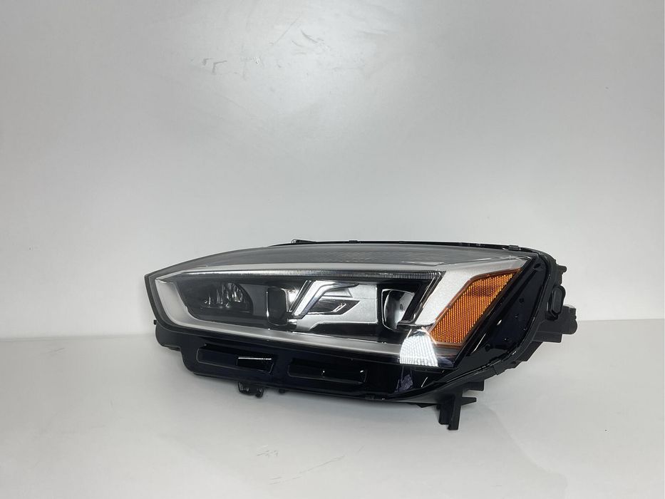 Audi A5 кяв фар USA