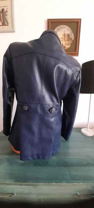 Geaca/jacheta dama, imitatie piele si fusta de culoare bleomaren