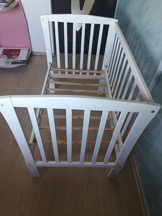 Pătuț copii în stare bună 
Saltea de cocos inclusă - curată și fără in