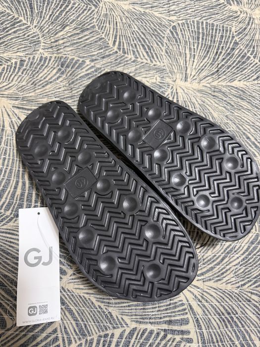 Летняя новая обувь