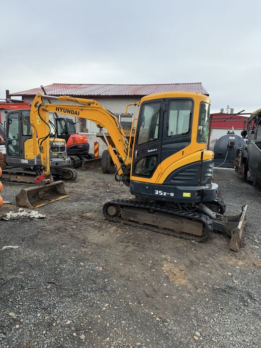 Excavator hyundai 3.8 tone