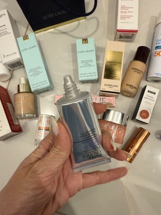 Козметика Este Lauder, Guerlain, Clarins, Kylie cosmetics