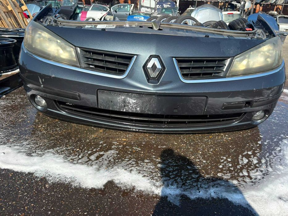 Fata completa Renault Laguna II facelift 2007 cu radiatoare , trager , bara , faruri , proiectoare