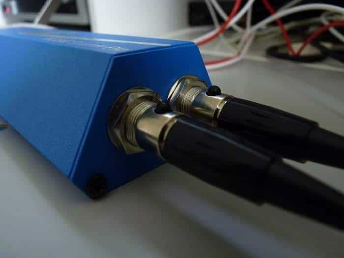 стриминговый ЦАП (DAC) с полной изоляцией цифровой и аналоговой частей