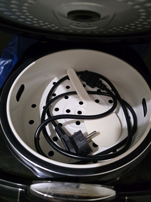 Продаю мультиварку REDMOND RMC-28