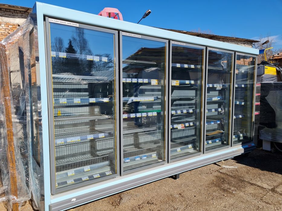 Крайстенна хладилна витрина с вратички