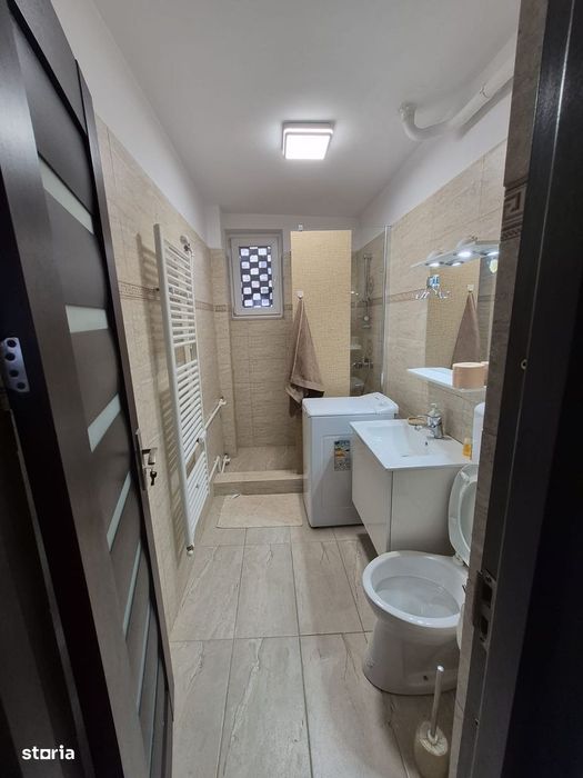 Apartament trei camere , parter, Rovine- Piata