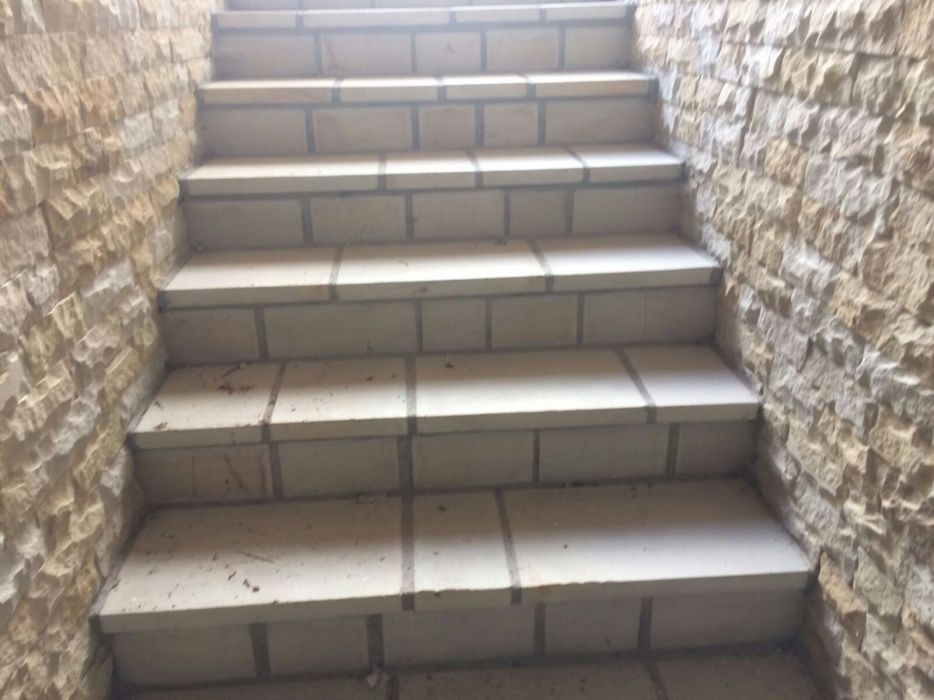 Piatra naturala taiata in gater pt.  scari,trepte si contratrepte