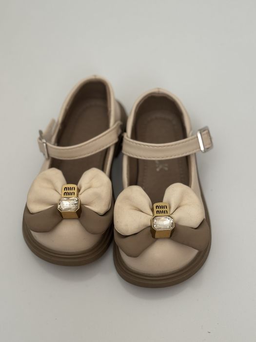 Девичьи туфли, носились три-четыре раза, размер 22.