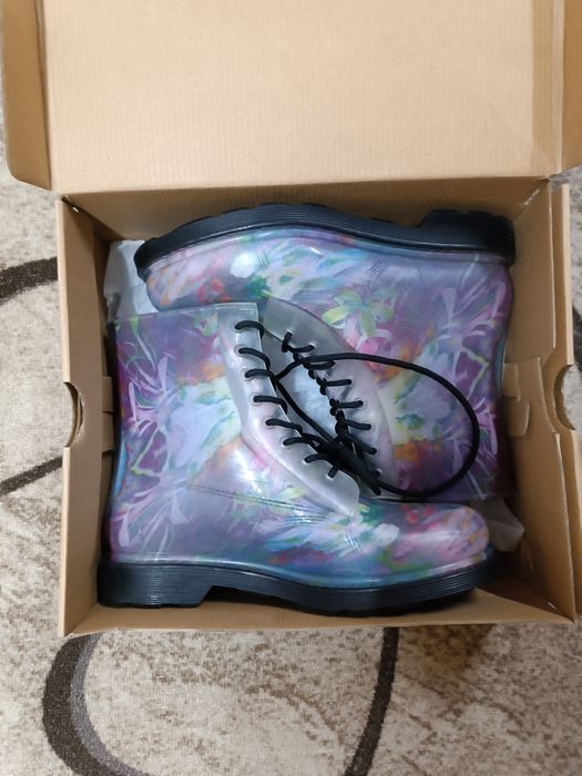 Женские резиновые ботинки