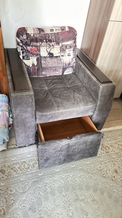 Продаю Угловой диван с ящиком и кресло