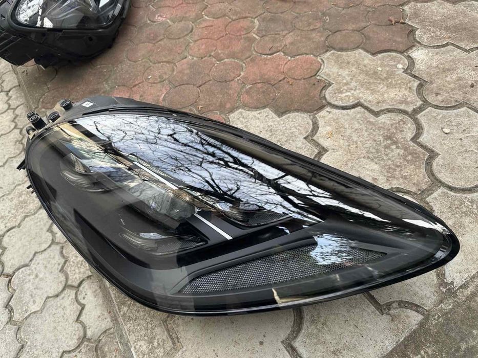 Десен фар Porsche Cayenne 2019-2025 LED MATRIX
