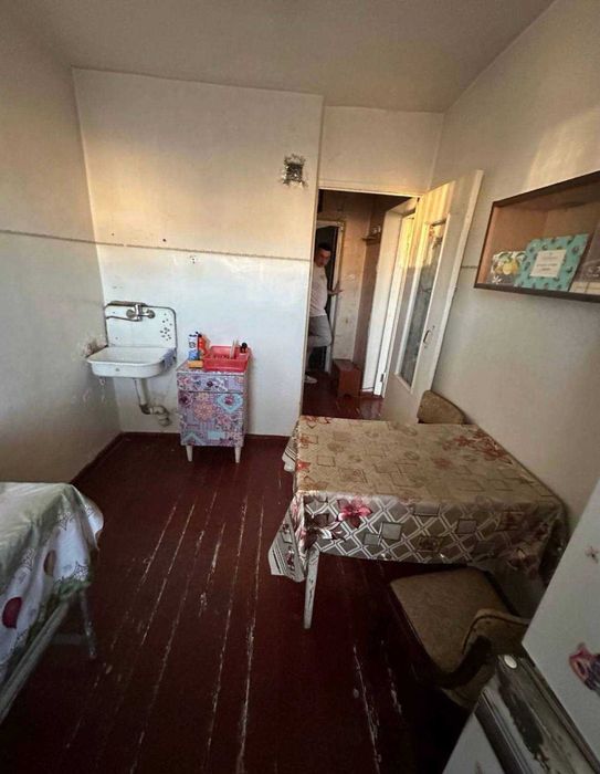 Чиланзар 7 квартал , новза-спорт товары , продается 1-ком квартира