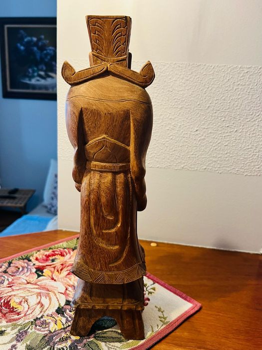 Продаётся винтажная статуэтка