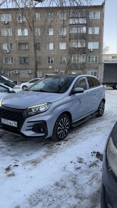 Продам Lada Xrey 2018 год