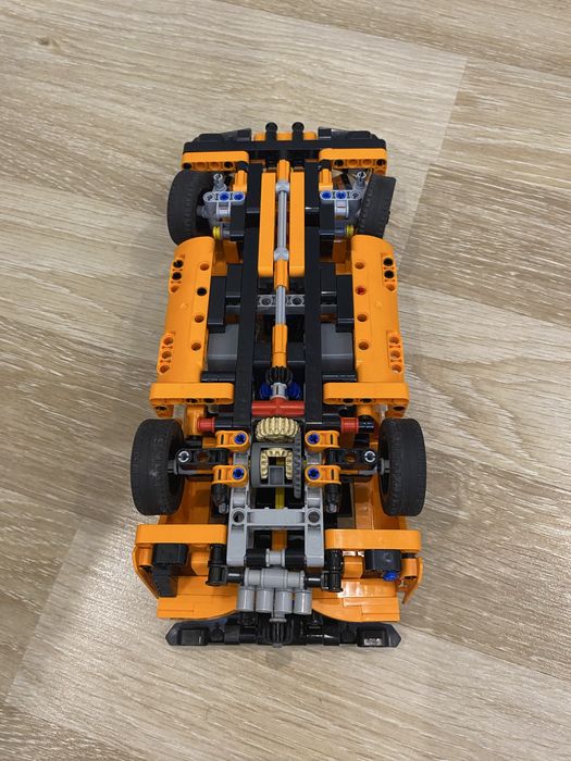 Продам LEGO спортивная машинка