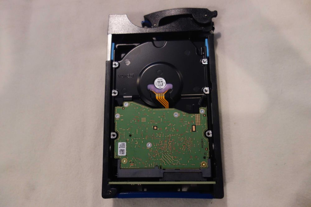 Продавам диск DELL EMC 005053105 4 TB SAS Disk 0B36105