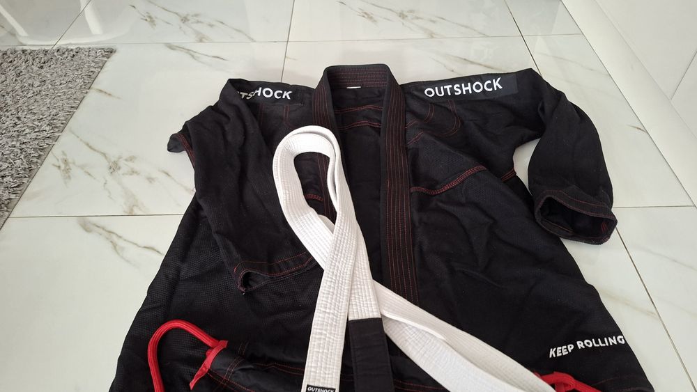 Продавам GI(кимоно) за бойни спортове (BJJ)