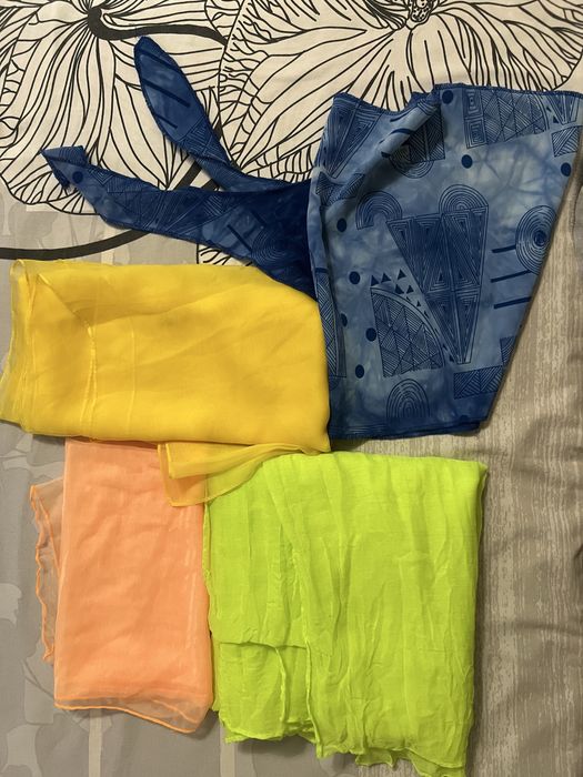 Кърпи за глава и многоцветни плажни шалове