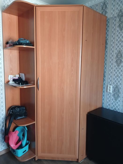 Продам угловой шкаф