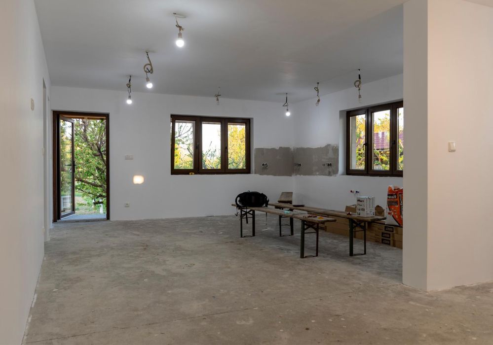 Vând casa noua în Lazuri , semifinisata.