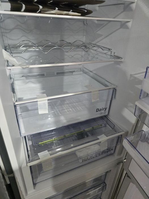 Нов инверторен хладилник с фризер Beko BEKO  RCNA366E40DZXBN, 324 л No Frost с диспенсър за вода