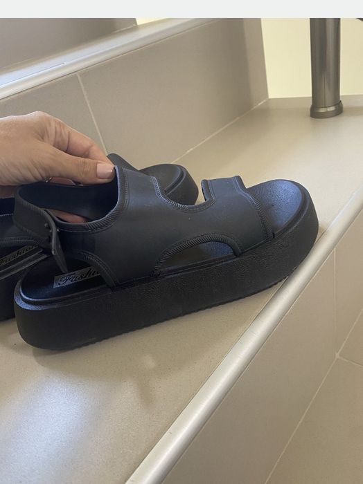 2 чифта сандали за 15 €