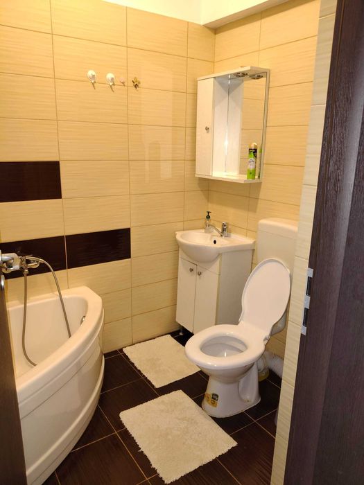 inchiriez apartament 44 mp