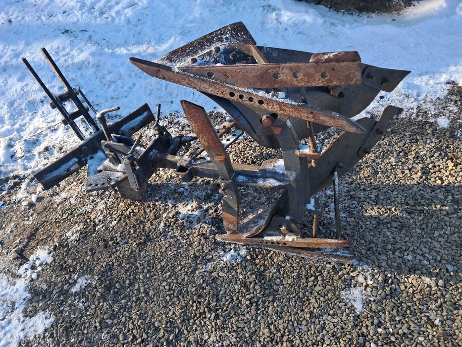 plug reversibil cu  o brazda