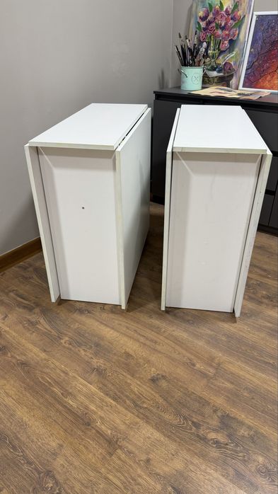 Продаются 2 стола книжка