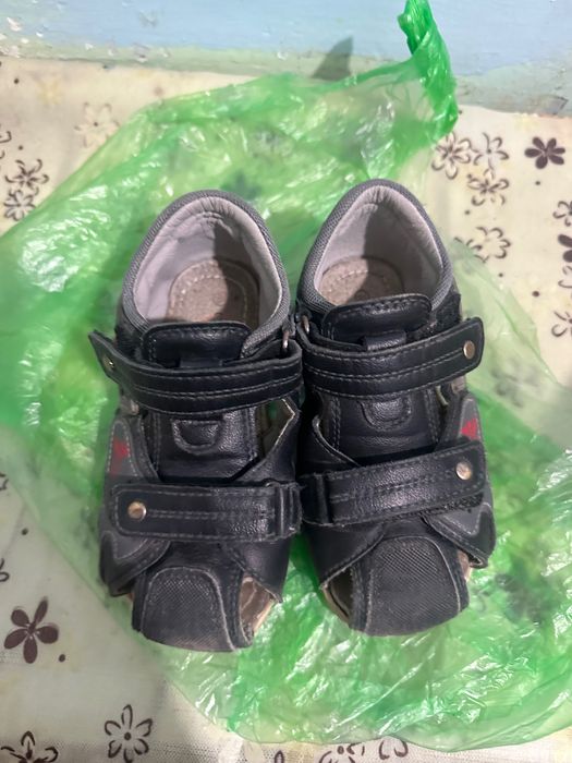 Отдам даром детские одежды и обувь  bolalar oyoq kiyimlari tekin