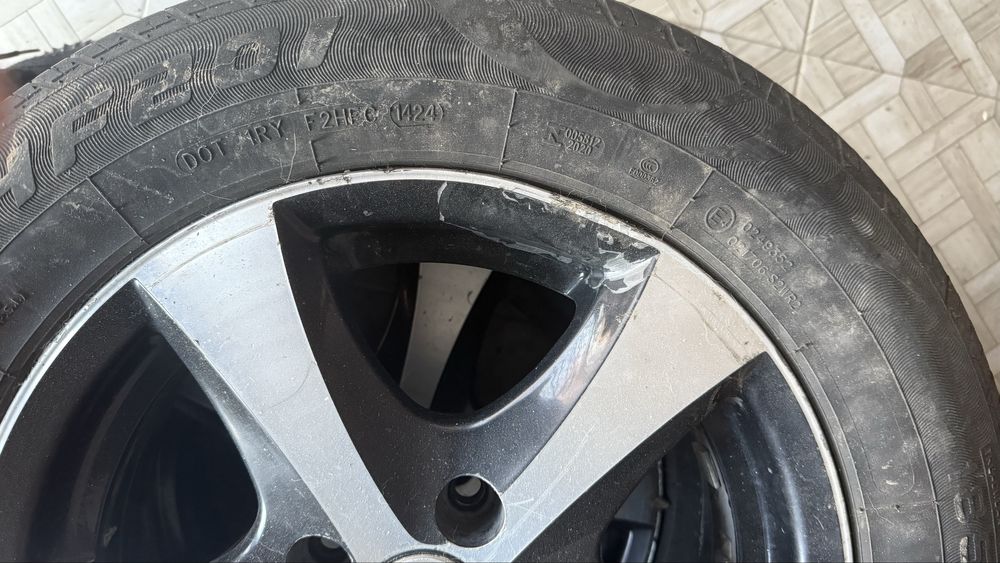 Продается летний комплкет резины с дисками