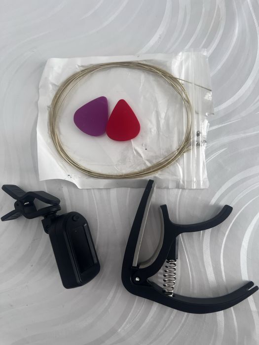 Продам новую гитару.