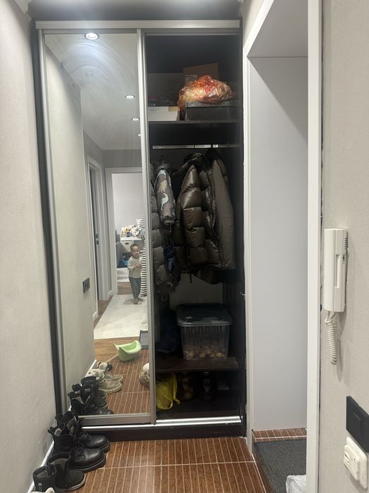 Шкаф ,шифоньер ,прихожая