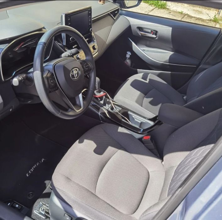 Лек автомобил Toyota Corolla