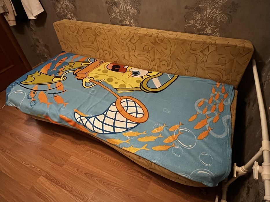 Диван в хорошом состоянии