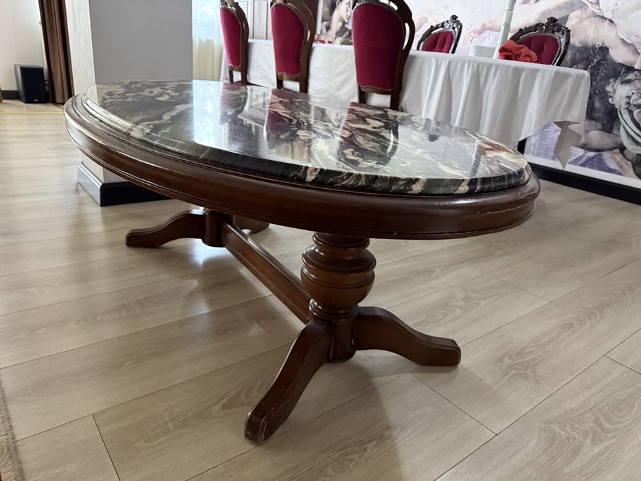 Masă de living elegantă, cu blat din marmură