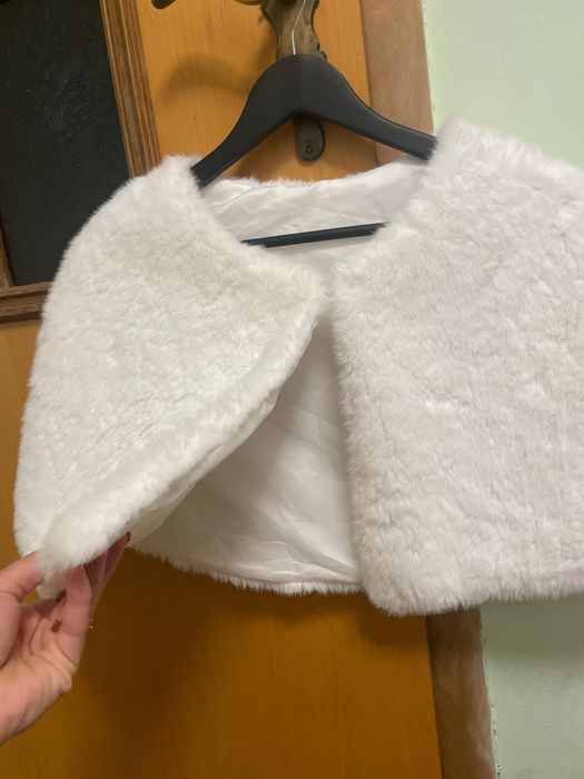 Bolero alb pufos