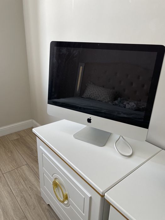 iMac 21.5-inch LED 16:9 widescreen computer