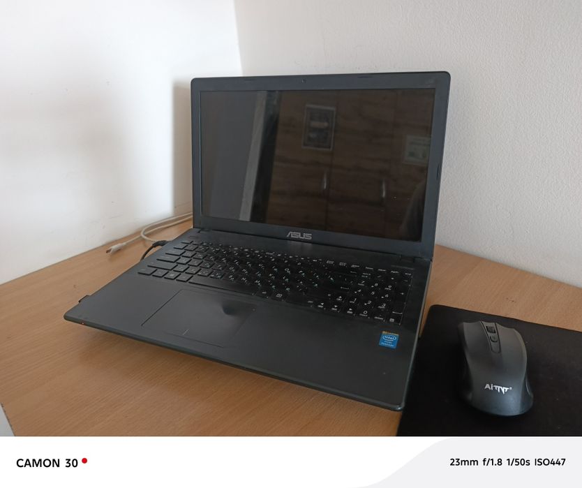 Noutbuk Asus ortacha