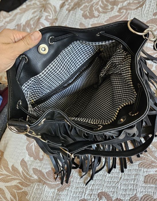 Дамска чанта, черна. Става и на раница.