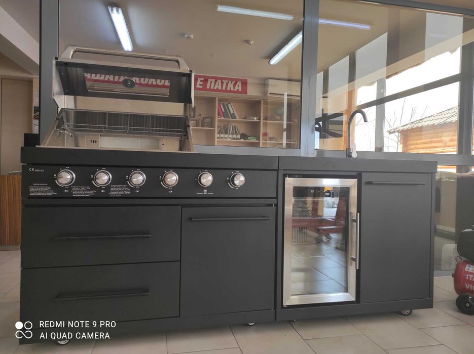 Ново Газово барбекю с хладилник и мивка