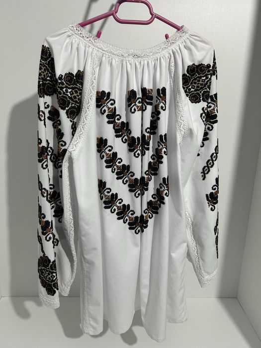 Ie de dama, traditionala, cusuta manual cu margele, noua, nepurtata