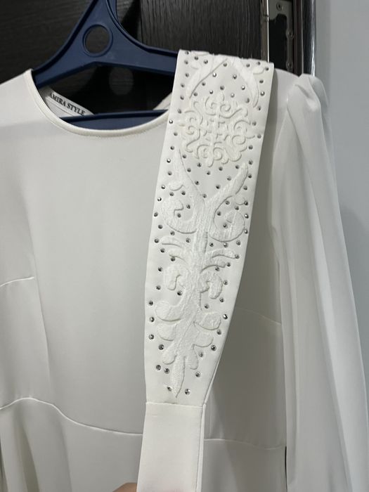 Продам белое базовое длинное платье