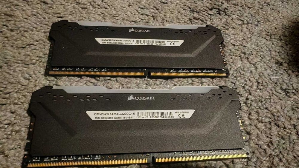 Рам памет Corsair Vengeance RGB PRO 4x8GB 32GB 3200Mhz  DDR4