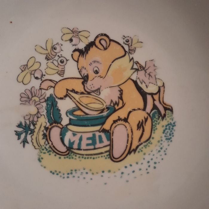 Тарелки мишка  с мёдом.  Глубокие. 20 на 4 см. Детские. Ссср. Городниц