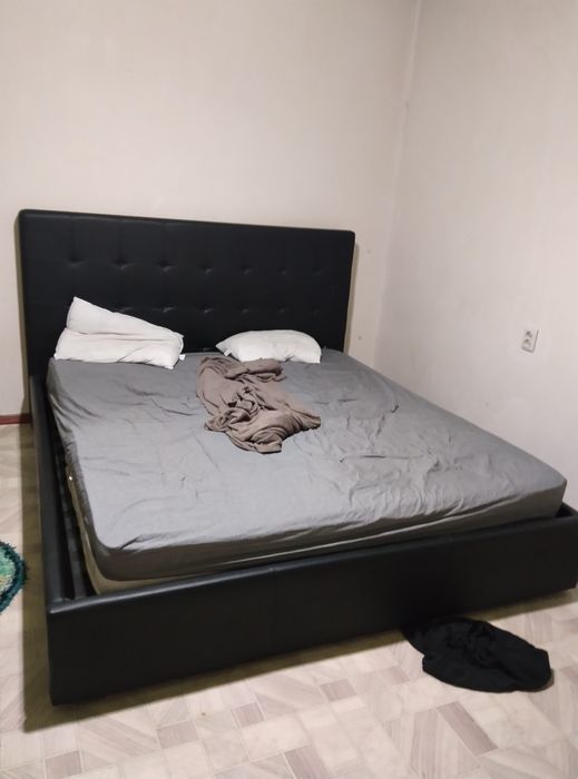 двухспальная кровать