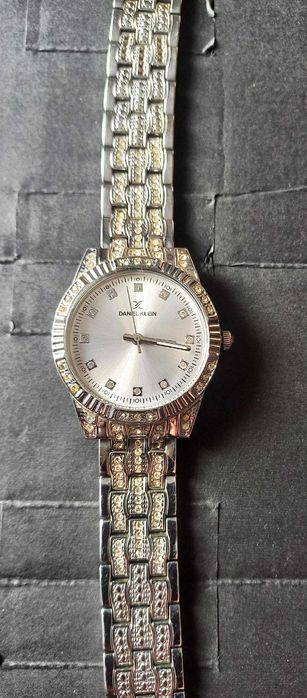 Ceas Damă Daniel Klein DK11170-3 Argintiu cu Cristale - Stare F. Bună